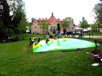 /album/fotogalerie-zabavni-park-a-sportcentrum-detsky-raj-na-zamku-berchtold/hotel-zamek-berchtold-trampolina-jpg/